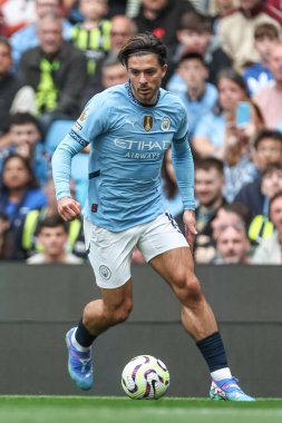 Manchester City 'den Jack Grealish Premier Lig maçında topu Manchester City ile Brentford' a karşı Etihad Stadyumu, Manchester, İngiltere, 14 Eylül 2024