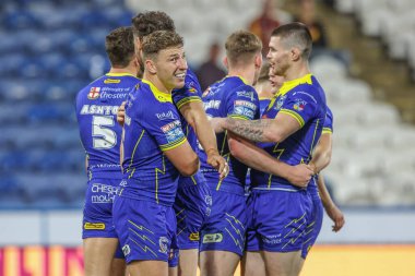 Warrington Wolves takımından Cai Taylor-Wray, Betfred Süper Lig 26. Raundda John Smith Stadyumu 'nda Huddersfield Giants ve Warrington Wolves maçında denemesini kutluyor.