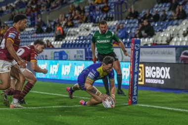 Warrington Wolves 'tan Matty Ashton Betfred Süper Lig 26. Raundda John Smith' in Stadyumu 'nda Huddersfield Giants' a karşı Warrington Wolves maçına gidiyor.