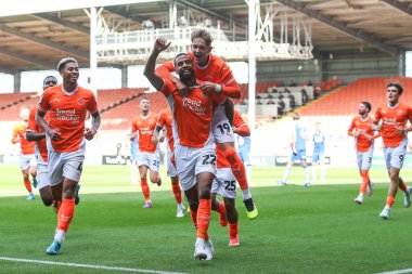 Blackpool 'dan CJ Hamilton, 14 Eylül 2024' te Bloomfield Road, Blackpool, İngiltere 'de oynanan Blackpool-Exeter City maçında 1-0 kazanma hedefini kutluyor.