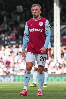 West Ham United takımından Jarrod Bowen 14 Eylül 2024 'te Craven Cottage, Londra' da oynanan Premier League maçında Fulham-West Ham United maçına bakıyor.