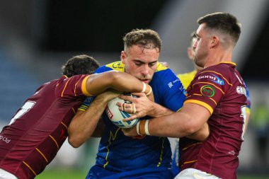 James Harrison, Joe Greenwood ve Huddersfield Giants 'tan Esan Marsters tarafından oynanan Betfred Süper Lig 26. Raundda Huddersfield Giants, Warrington Wolves' a karşı John Smith Stadyumu, Huddersfield, Birleşik Krallık, 14 Eylül 2024