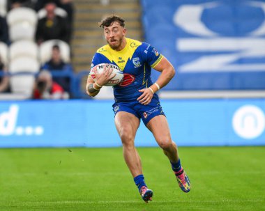 Warrington Wolves 'tan Matty Ashton, Betfred Süper Lig 26. Raundda John Smith Stadyumu' nda Huddersfield Giants 'a karşı Warrington Wolves maçında ilk hamlesini yaptı.