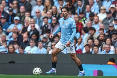 Manchester City 'den Jack Grealish Premier Lig maçında topu Manchester City ile Brentford' a karşı Etihad Stadyumu, Manchester, İngiltere, 14 Eylül 2024