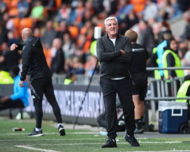 Blackpool 'un baş antrenörü Steve Bruce, 14 Eylül 2024' te Bloomfield Road, Blackpool, İngiltere 'de oynanan Sky Bet 1 karşılaşmasında 1-1' lik galibiyet golünü attı.
