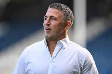 Sam Burgess Warrington Wolves 'un baş antrenörü Betfred Süper Lig 26. Raundda John Smith Stadyumu' nda Huddersfield Giants 'a karşı Warrington Wolves maçında önde gidiyor.