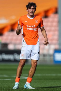 Blackpool takımından Kyle Joseph, Blackpool - Exeter City maçı sırasında Bloomfield Road, Blackpool, İngiltere 'de 14 Eylül 2024