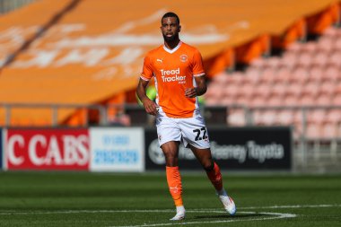 Blackpool takımından CJ Hamilton, Blackpool - Exeter City maçında Bloomfield Road, Blackpool, İngiltere 'de 14 Eylül 2024