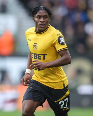 Jean-Ricner Bellegarde of Wolverhampton Wanderers during the Premier League match Wolverhampton Wanderers vs Newcastle United at Molineux, Wolverhampton, United Kingdom, 15th September 2024