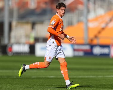 Blackpool takımından Dom Ballard, Blackpool - Exeter City maçında 14 Eylül 2024 'te Bloomfield Road, Blackpool' da karşılaştı.