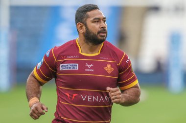 Huddersfield Giants takımından Seb Ikahihifo, Betfred Süper Lig 'in 26. Raundda oynanan John Smith Stadyumu' nda oynanan Huddersfield - Warrington Wolves maçında ısınma turunda 14 Eylül 2024