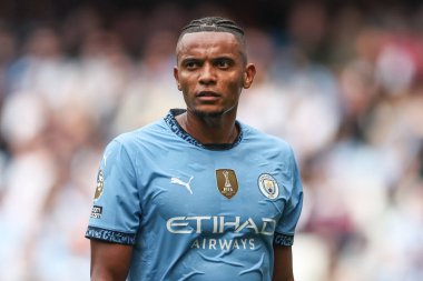 Manchester City 'den Manuel Akanji Premier League maçı sırasında Manchester City ile Brentford arasında Etihad Stadyumu, Manchester, İngiltere, 14 Eylül 2024