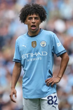 Manchester City 'den Rico Lewis Premier League maçı sırasında Manchester City ile Brentford arasında Etihad Stadyumu, Manchester, İngiltere, 14 Eylül 2024