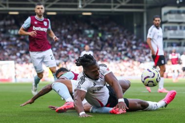 Fulham 'dan Marco Silva, Premier Lig maçında West Ham United takımından Emerson Palmieri ile Craven Cottage, Londra, İngiltere' de oynanan karşılaşmada karşı karşıya geldi.