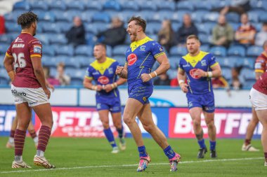 Warrington Wolves 'tan Matty Ashton, Betfred Süper Lig 26. Raundda John Smith Stadyumu' nda Huddersfield Giants ve Warrington Wolves maçında denemesini kutluyor.