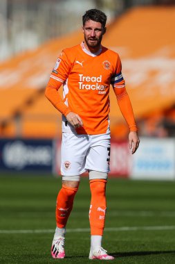 Blackpool takımından James Husband, Blackpool - Exeter City maçında 14 Eylül 2024 'te Bloomfield Road, Blackpool' da karşılaştı.