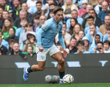 Manchester City 'den Jack Grealish Premier Lig maçında topu Manchester City ile Brentford' a karşı Etihad Stadyumu, Manchester, İngiltere, 14 Eylül 2024