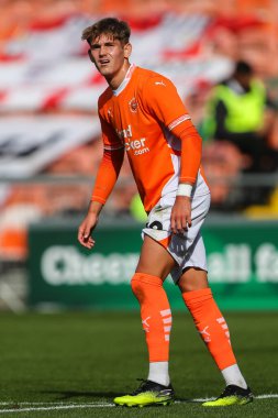 Blackpool takımından Dom Ballard, Blackpool - Exeter City maçında 14 Eylül 2024 'te Bloomfield Road, Blackpool' da karşılaştı.