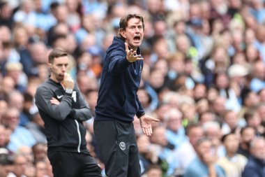 Brentford teknik direktörü Thomas Frank, Premier League maçında Manchester City 'nin Brentford' a karşı 14 Eylül 2024 'te Etihad Stadyumu' nda teknik alanda tepki gösterdi.