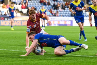 Warrington Wolves takımından Matty Nicholson, 14 Eylül 2024 'te John Smith Stadyumu' nda oynanan Betfred Süper Lig 26. Raundda Huddersfield Giants 'a karşı Warrington Wolves maçına gidiyor.