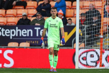 Blackpool takımından Harry Tyrer, Blackpool - Exeter City maçında 14 Eylül 2024 'te Bloomfield Road, Blackpool' da karşılaştı.