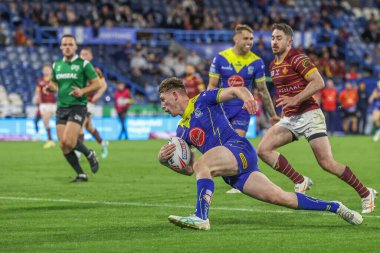 Warrington Wolves takımından Matty Nicholson, 14 Eylül 2024 'te John Smith Stadyumu' nda oynanan Betfred Süper Lig 26. Raundda Huddersfield Giants 'a karşı Warrington Wolves maçına gidiyor.