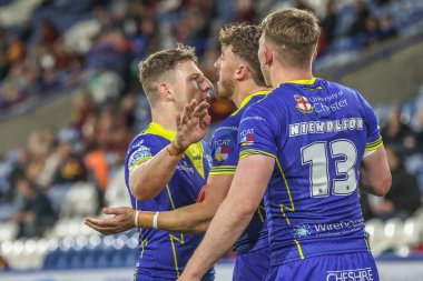 Warrington Wolves 'tan Matty Ashton, Betfred Süper Lig 26. Raundda John Smith Stadyumu' nda Huddersfield Giants ve Warrington Wolves maçında denemesini kutluyor.