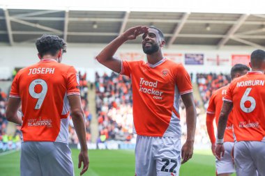 Blackpool 'dan CJ Hamilton, 14 Eylül 2024' te Bloomfield Road, Blackpool, İngiltere 'de oynanan Blackpool-Exeter City maçında 1-0 kazanma hedefini kutluyor.