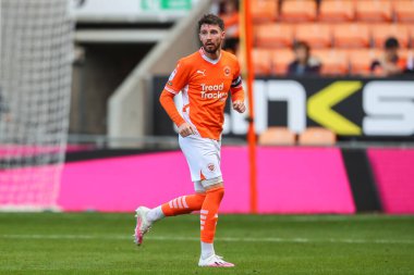 Blackpool takımından James Husband, Blackpool - Exeter City maçında 14 Eylül 2024 'te Bloomfield Road, Blackpool' da karşılaştı.