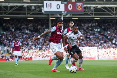Fulham 'dan Marco Silva, Premier Lig maçında West Ham United takımından Emerson Palmieri ile Craven Cottage, Londra, İngiltere' de oynanan karşılaşmada karşı karşıya geldi.