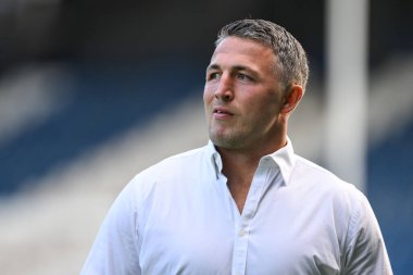 Sam Burgess Warrington Wolves 'un baş antrenörü Betfred Süper Lig 26. Raundda John Smith Stadyumu' nda Huddersfield Giants 'a karşı Warrington Wolves maçında önde gidiyor.