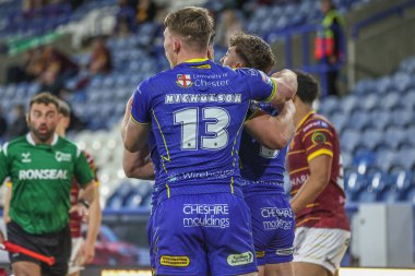 Warrington Wolves 'tan Matty Ashton, Betfred Süper Lig 26. Raundda John Smith Stadyumu' nda Huddersfield Giants ve Warrington Wolves maçında denemesini kutluyor.