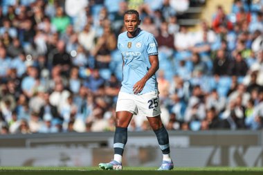 Manchester City 'den Manuel Akanji Premier League maçı sırasında Manchester City ile Brentford arasında Etihad Stadyumu, Manchester, İngiltere, 14 Eylül 2024