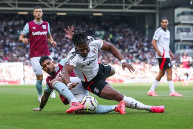 Fulham 'dan Marco Silva, Premier Lig maçında West Ham United takımından Emerson Palmieri ile Craven Cottage, Londra, İngiltere' de oynanan karşılaşmada karşı karşıya geldi.