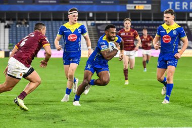 Warrington Wolves 'tan Rodrick Tai, Betfred Süper Lig 26. Raundda John Smith Stadyumu' nda Huddersfield Giants 'a karşı Warrington Wolves maçında ilk hamlesini yaptı.