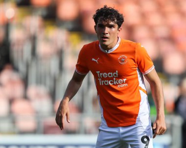 Blackpool takımından Kyle Joseph, Blackpool - Exeter City maçı sırasında Bloomfield Road, Blackpool, İngiltere 'de 14 Eylül 2024