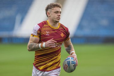 Huddersfield Giants 'tan Elliot Wallis, Betfred Süper Lig 26. Raundda John Smith Stadyumu' nda Huddersfield Giants 'a karşı Huddersfield Wolves maçında ısınma turunda, 14 Eylül 2024