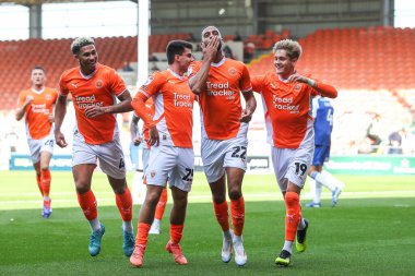 Blackpool 'dan CJ Hamilton, 14 Eylül 2024' te Bloomfield Road, Blackpool, İngiltere 'de oynanan Blackpool-Exeter City maçında 1-0 kazanma hedefini kutluyor.