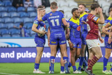 Warrington Wolves takımından Josh Thewlis, Betfred Süper Lig 26. Raundda John Smith Stadyumu 'nda Huddersfield Giants ve Warrington Wolves maçında denemesini kutluyor.