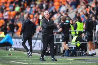 Blackpool 'un baş antrenörü Steve Bruce, 14 Eylül 2024' te Bloomfield Road, Blackpool, İngiltere 'de oynanan Sky Bet 1 karşılaşmasında 1-1' lik galibiyet golünü attı.