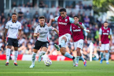 West Ham United takımından Lucas Paqueta 14 Eylül 2024 'te Craven Cottage, Londra' da oynanan Premier League maçında topu kontrol ediyor.