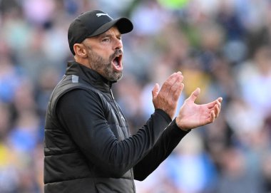 Paul Warne (Derby County Manager) takımını 14 Eylül 2024 tarihinde İngiltere 'nin Pride Park Stadyumu' nda oynanan Derby County - Cardiff City maçında yönetmektedir.