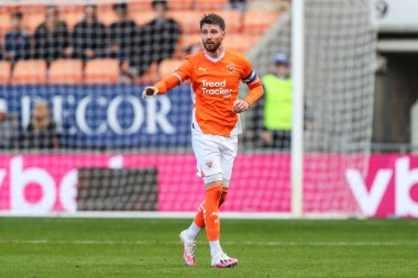 Blackpool takımından James Husband, Blackpool - Exeter City maçında 14 Eylül 2024 'te Bloomfield Road, Blackpool' da karşılaştı.