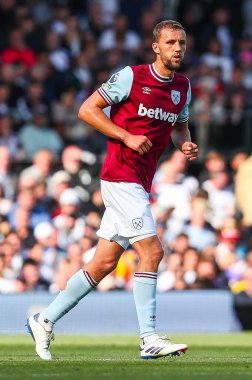West Ham United takımından Tomas Soucek 14 Eylül 2024 'te Craven Cottage, Londra' da oynanan Premier League maçında Fulham-West Ham United maçında
