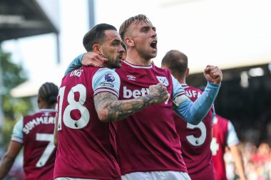 West Ham United takımının oyuncusu Danny Ings, Premier League maçında Jarrod Bowen 'ın 1-1' lik skora ulaşması için attığı golü Craven Cottage, Londra, 14 Eylül 2024 'de West Ham United' a karşı oynadığı maçta Jarrod Bowen ile kutladı.