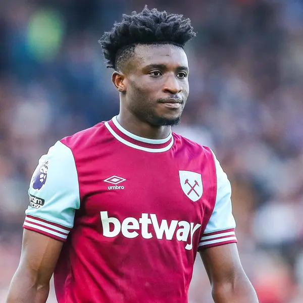 West Ham United takımından Muhammed Kudus 14 Eylül 2024 'te Craven Cottage, Londra, İngiltere' de oynanan Premier League maçında Fulham-West Ham United maçına bakıyor.