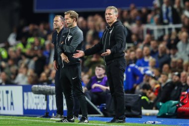 Wrexham teknik direktörü Phil Parkinson, 16 Eylül 2024 'te Birmingham City' nin St. Andrew 's @ Knighthead Park, Birmingham' daki Wrexham maçında tepki gösterdi.