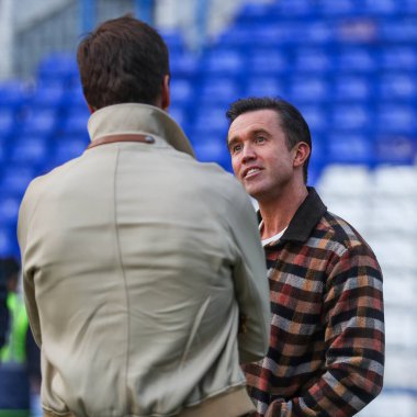 Rob McElhenney, Birmingham City vs Wrexham maçından önce Tom Brady ile konuşuyor. St. Andrew 's @ Knighthead Park, Birmingham, İngiltere, 16 Eylül 2024