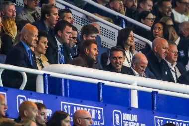 David Beckham ve Gary Neville, Birmingham City - St. Andrew 's @ Knighthead Park, Birmingham, İngiltere' de 16 Eylül 2024 'te oynanan Wrexham maçında tanık sandalyesinde oturuyorlar.
