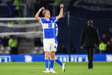 Birmingham City 'den Christoph Klarer, takımlarının 16 Eylül 2024' te St. Andrew 's @ Knighthead Park, Birmingham' da Birmingham City - Wrexham maçında kazandığı maçı kutluyor.